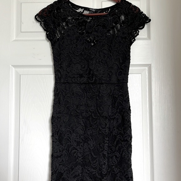 Black lace fitted mini dress with see-through back - Picture 1 of 2